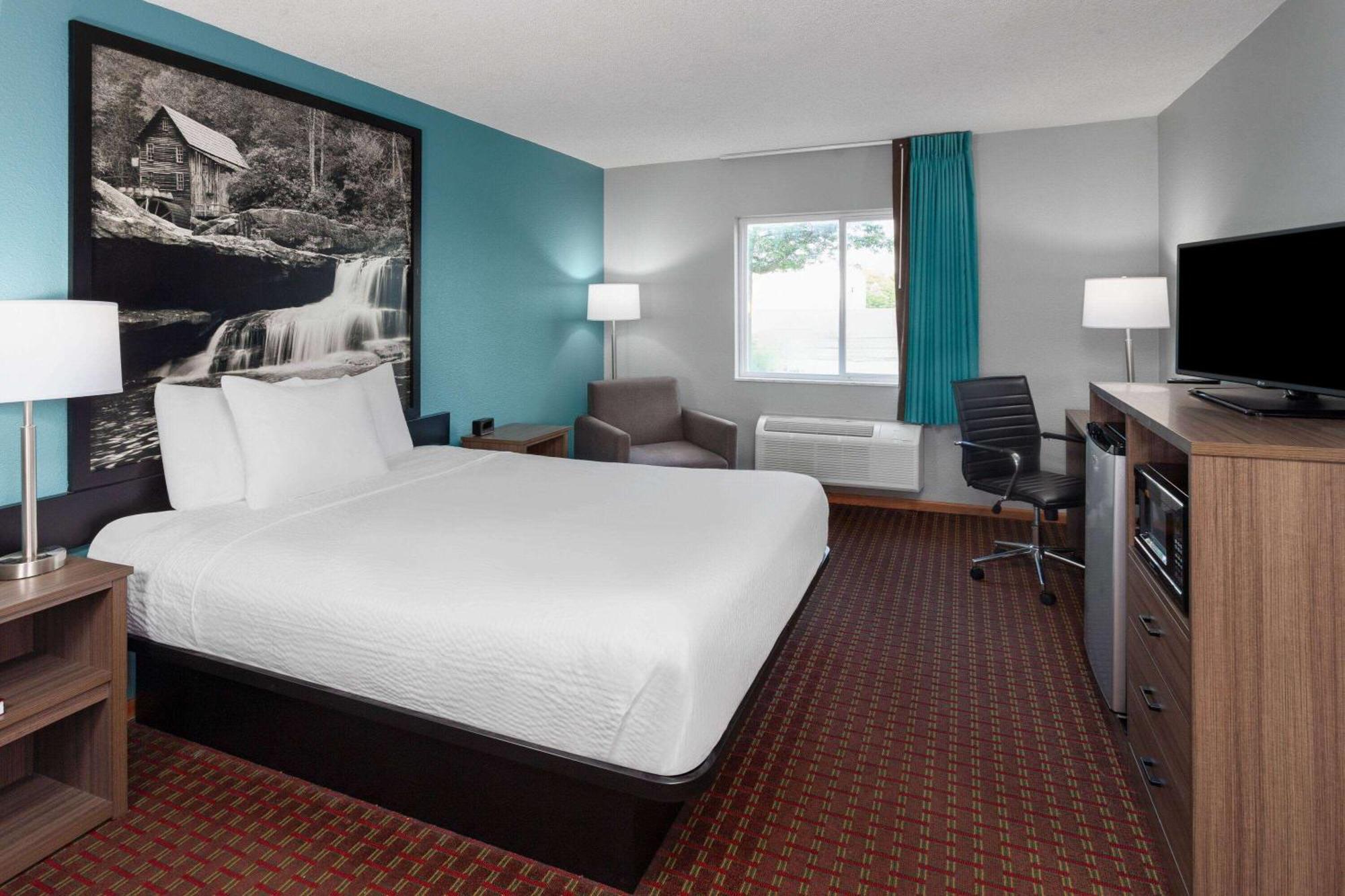 Super 8 By Wyndham Mchenry Fox Lake Area Exteriör bild