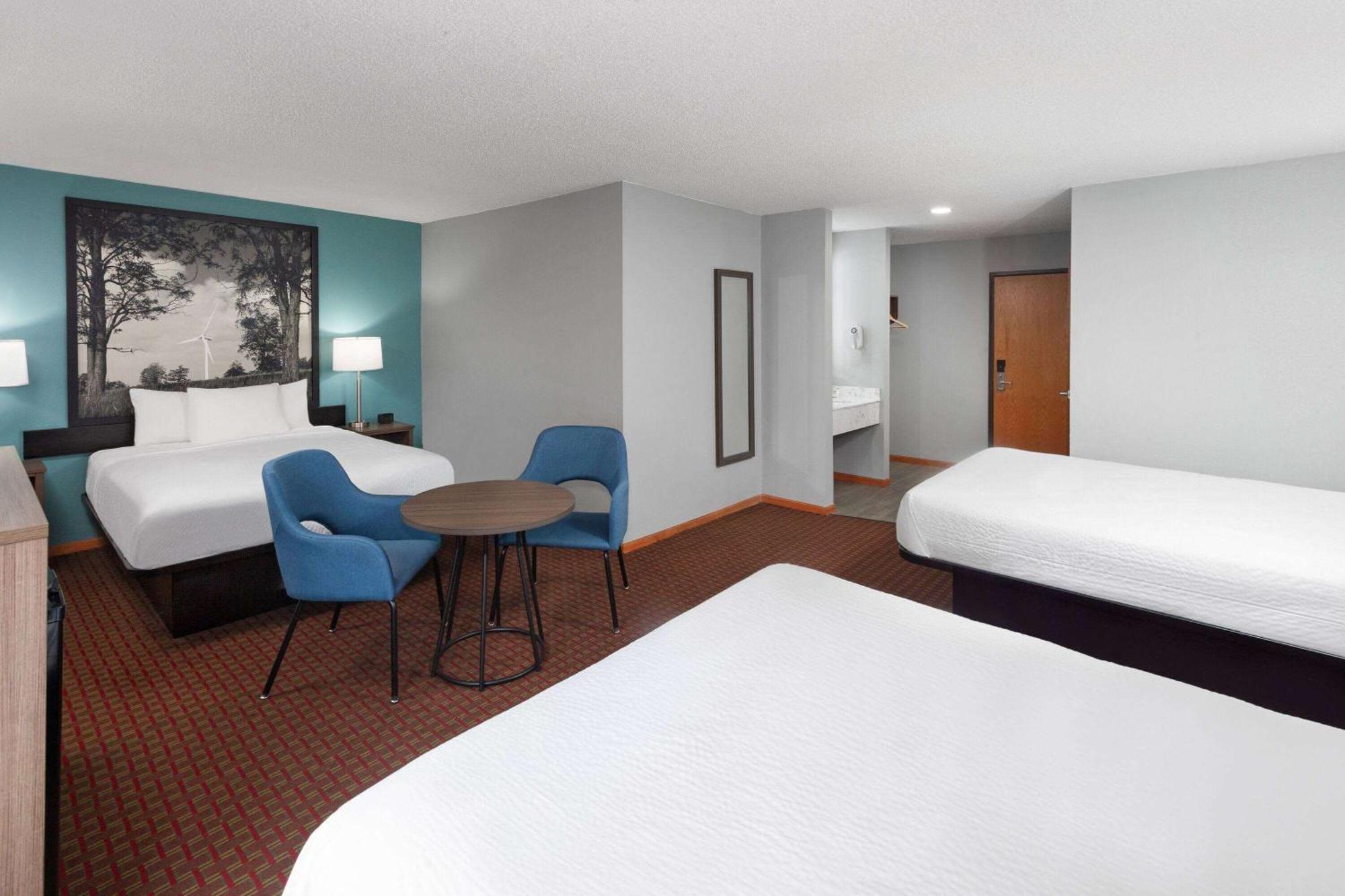 Super 8 By Wyndham Mchenry Fox Lake Area Exteriör bild