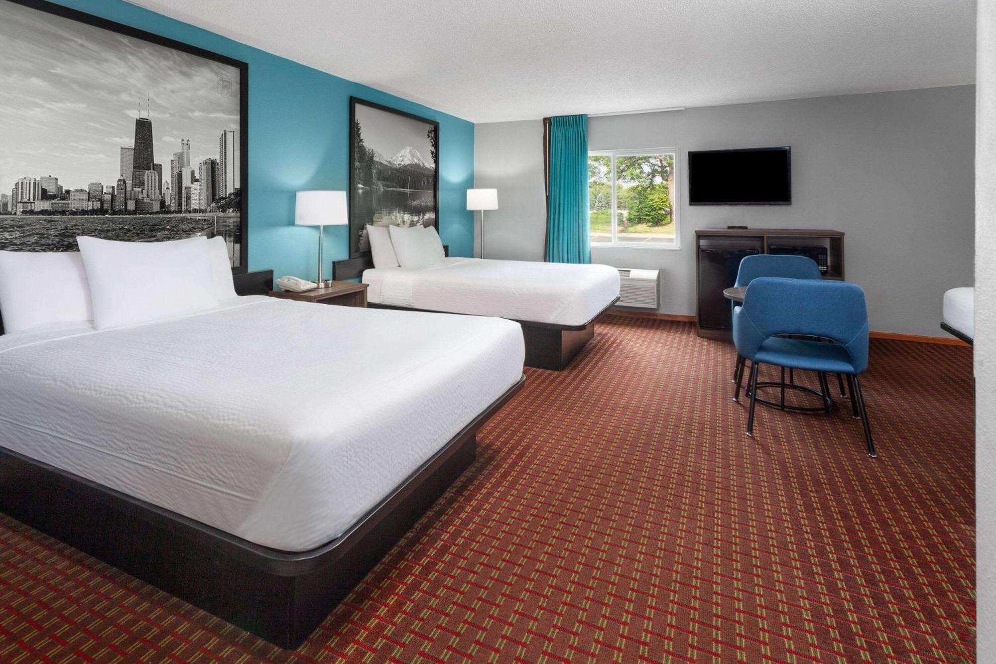 Super 8 By Wyndham Mchenry Fox Lake Area Exteriör bild